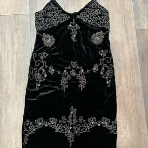 Romeo & Juliet Couture Elegant Black Embroidered Dress Size Medium
